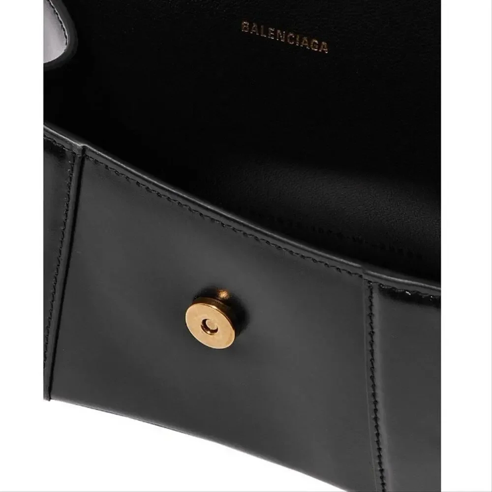 Balenciaga *cross post*